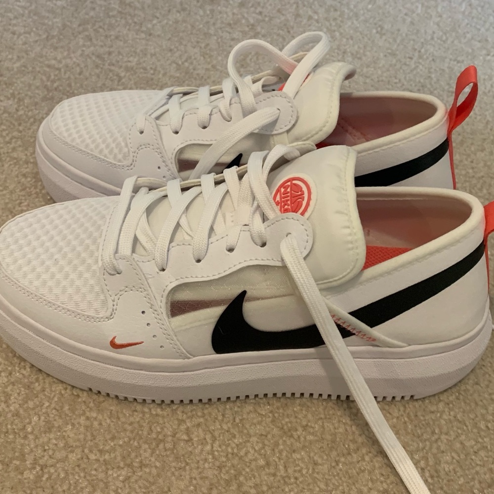 WOMEN'S NIKE COURT VISION ALTA TXT PLATFORM SNEAKERS 7.5